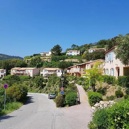 Apartamento Appartement Cosy A Roquebrune-Sur-Argens Avec Piscine - 34 M² *